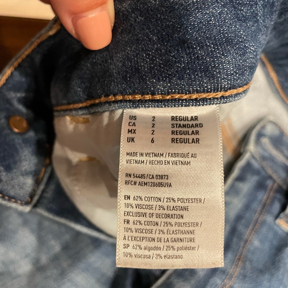 Super Hi-Rise Ripped Jeans - Picture 4 of 5